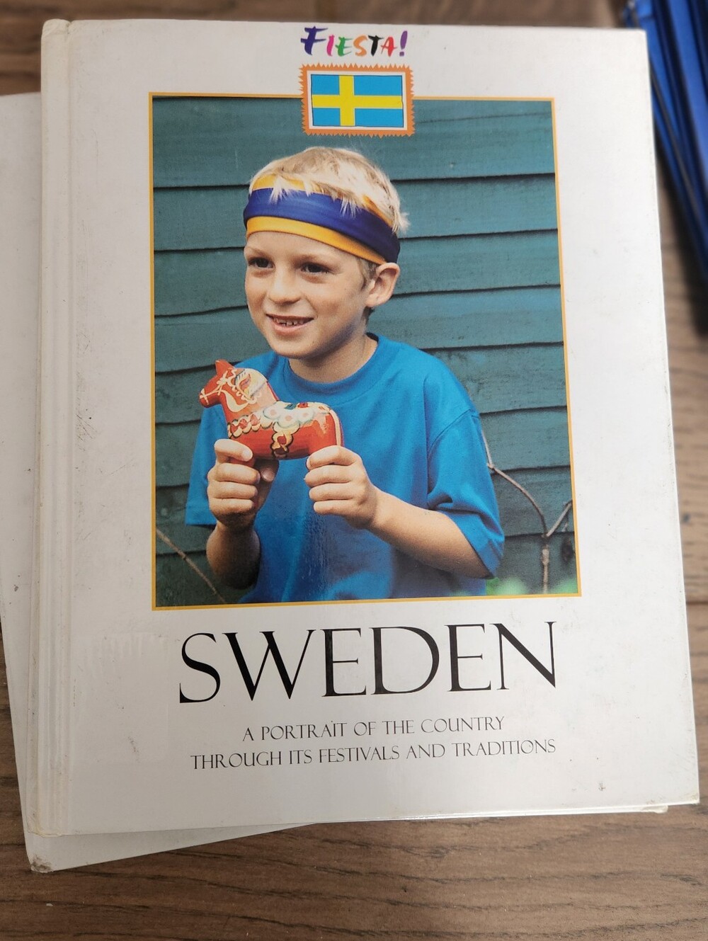 Fiesta Sweden Kids Book with Blue Shirt and Yellow-Blue Headband